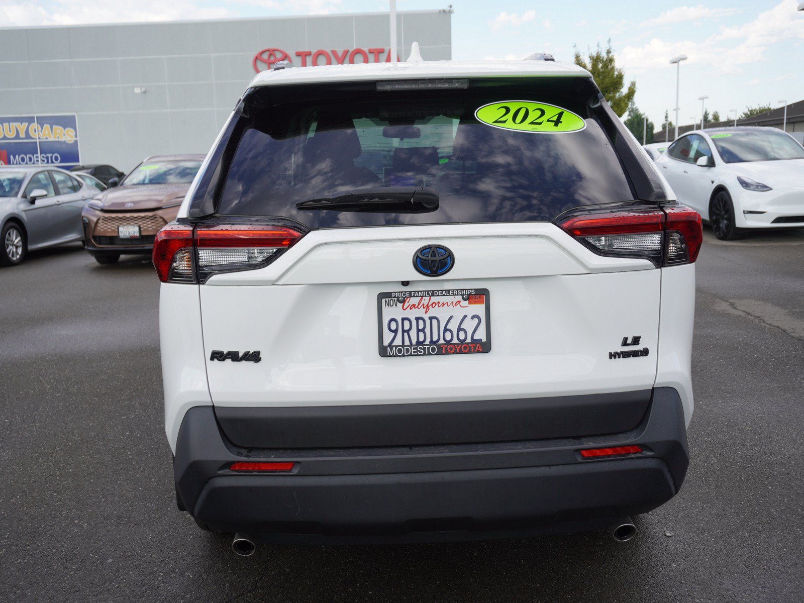 Used 2024 Toyota RAV4 LE AWD/4WD image 10