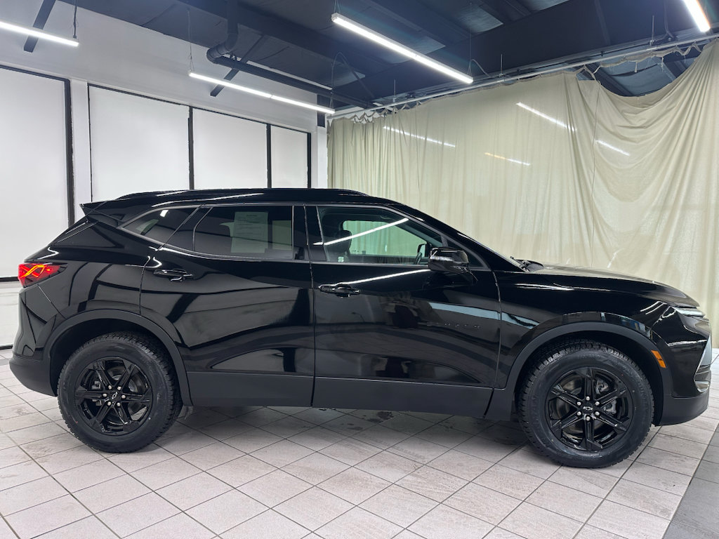 Certified 2023 Chevrolet Blazer LT w/ Midnight/Sport Edition FWD image 3