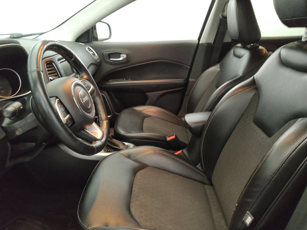 Used 2018 Jeep Compass Latitude w/ Cold Weather Group AWD/4WD image 17