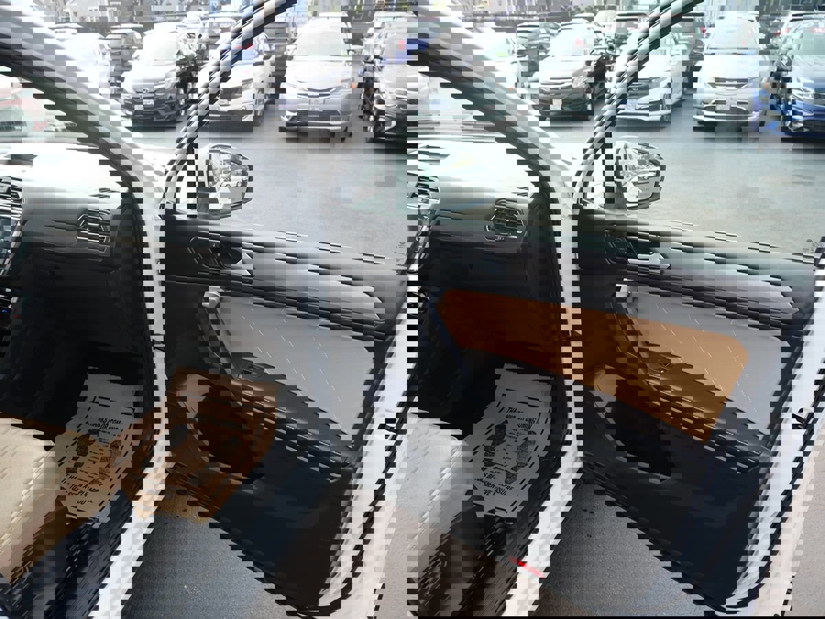 Used 2022 Volkswagen Tiguan SE w/ Panoramic Sunroof Package image 20