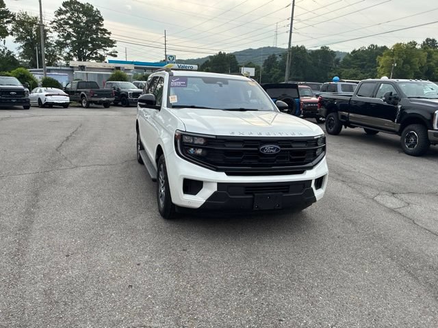 Used 2025 Ford Expedition Active AWD/4WD image 4