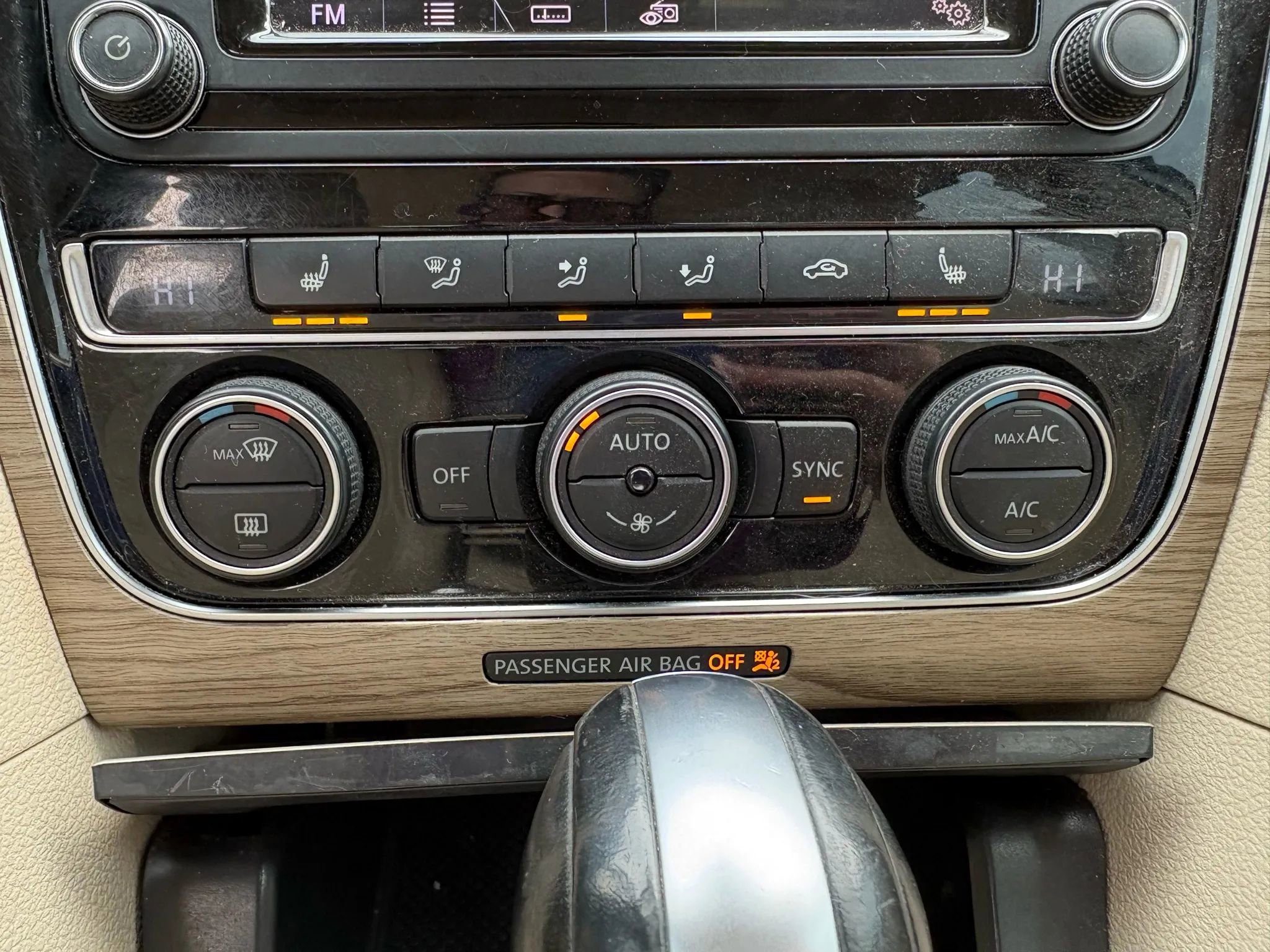 Used 2017 Volkswagen Passat 1.8T SEL Premium image 15