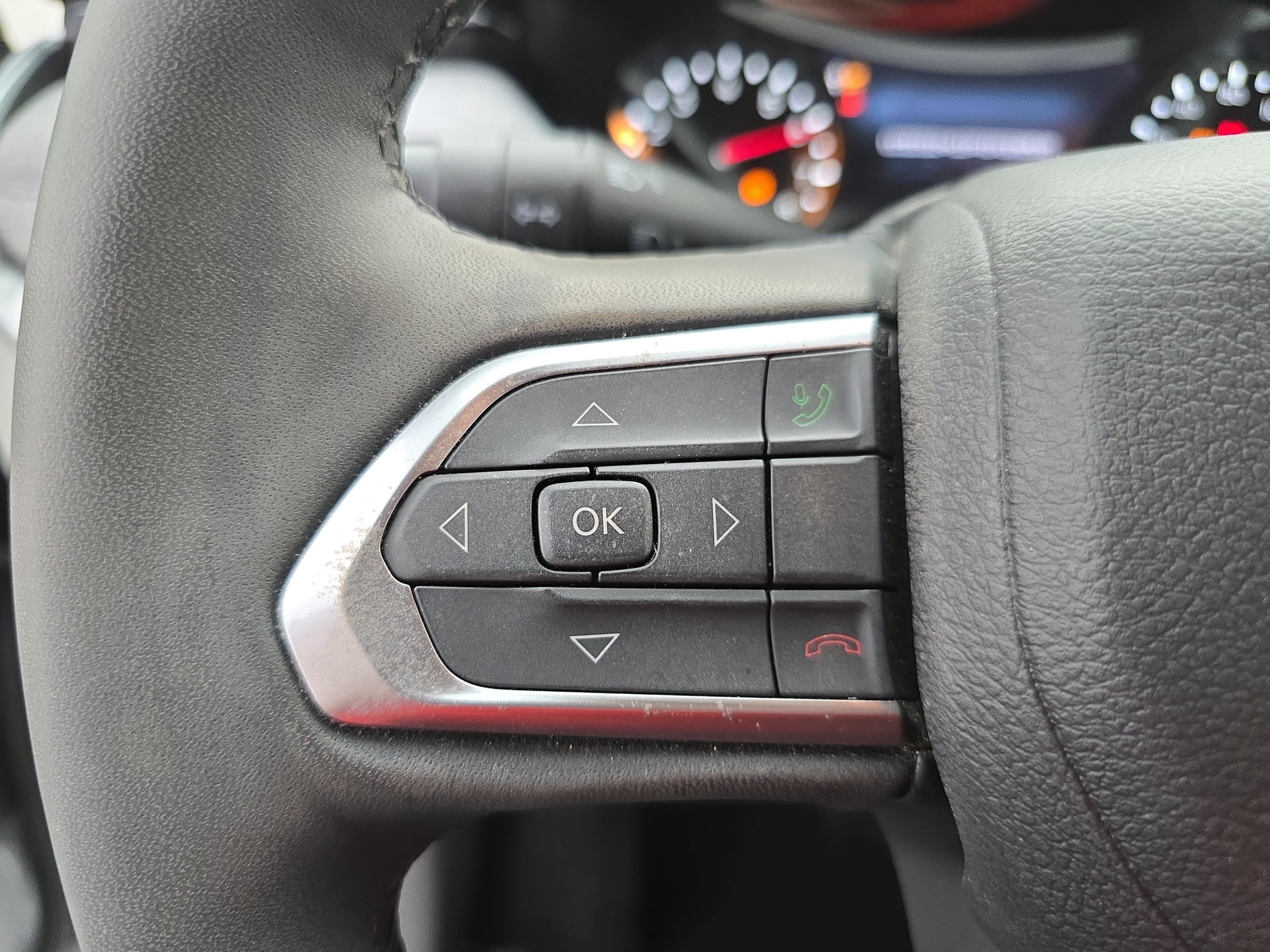 Used 2024 Jeep Compass Latitude w/ Convenience Group AWD/4WD image 17
