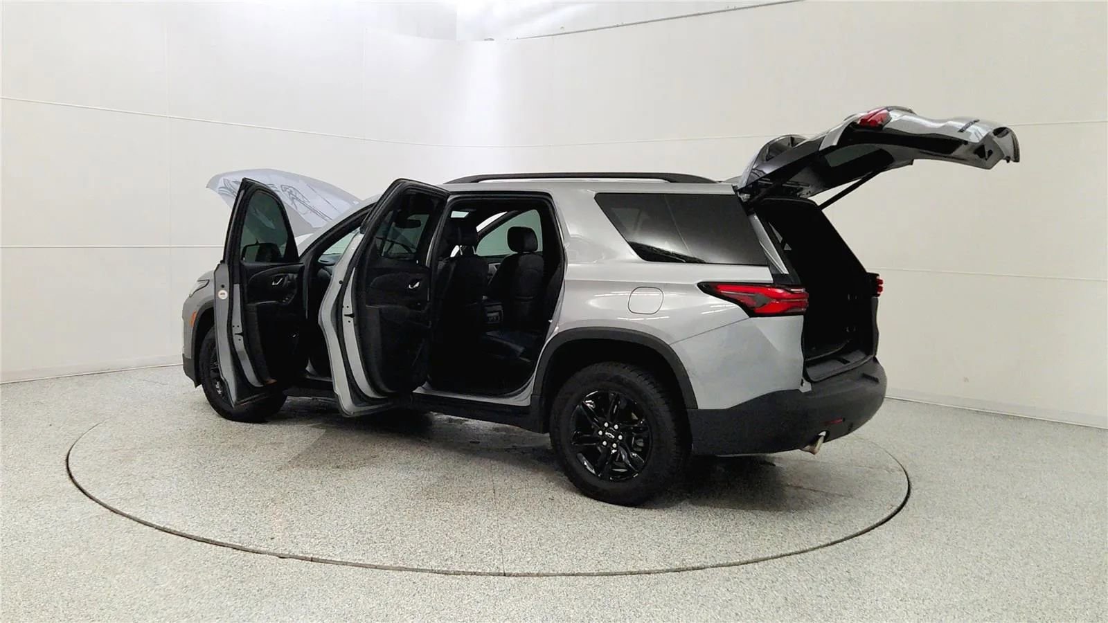 Used 2023 Chevrolet Traverse LT w/ Midnight/Sport Edition image 11