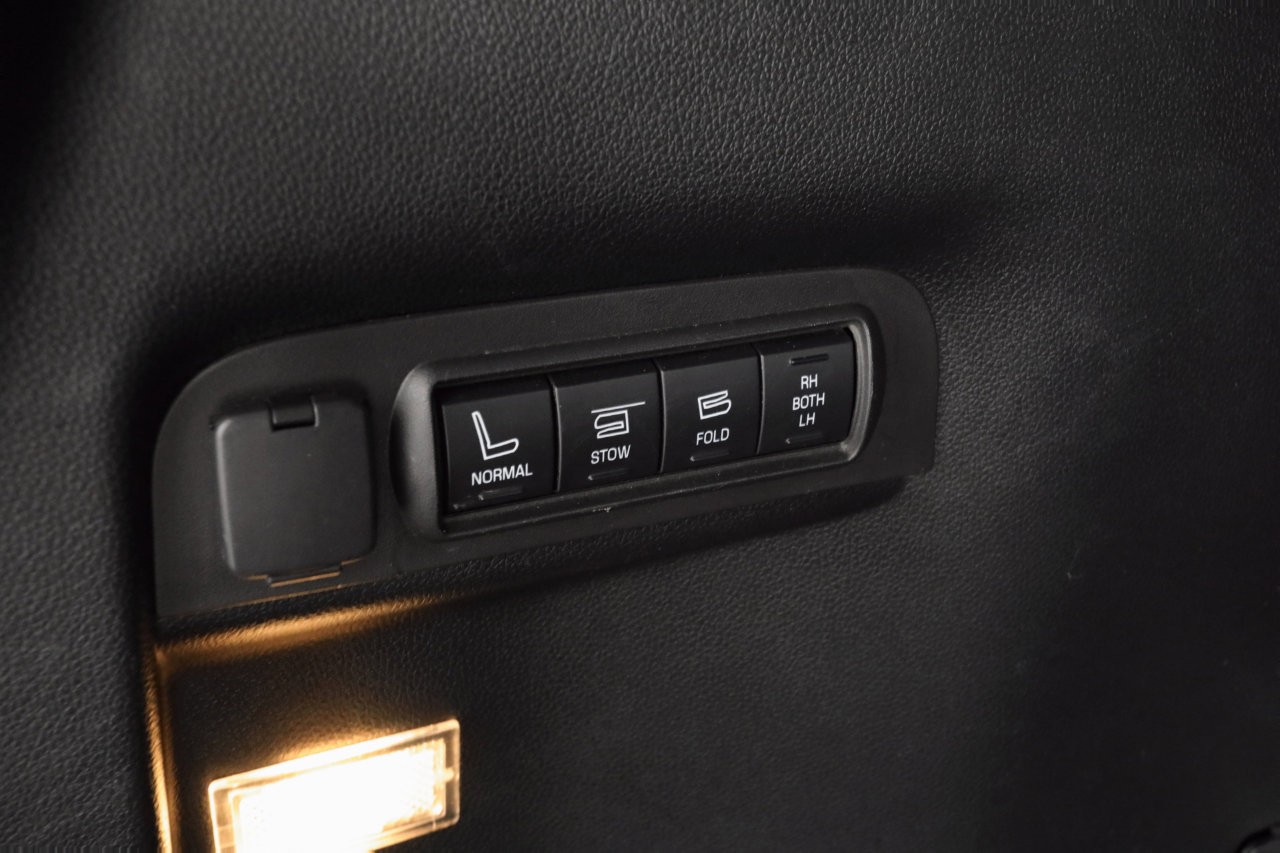 Used 2018 Ford Explorer Platinum image 29