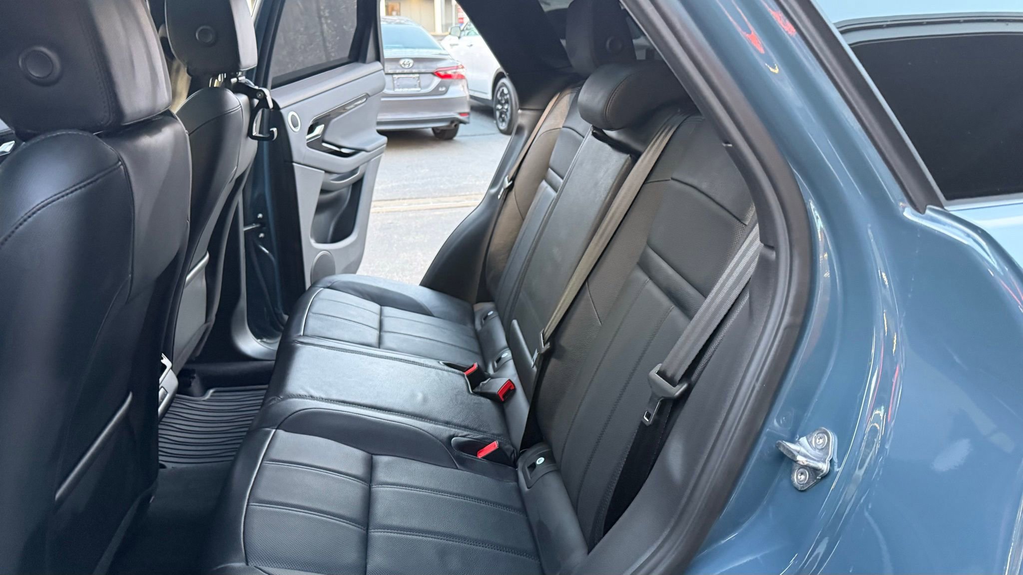 Used 2024 Land Rover Range Rover Evoque Dynamic SE image 25