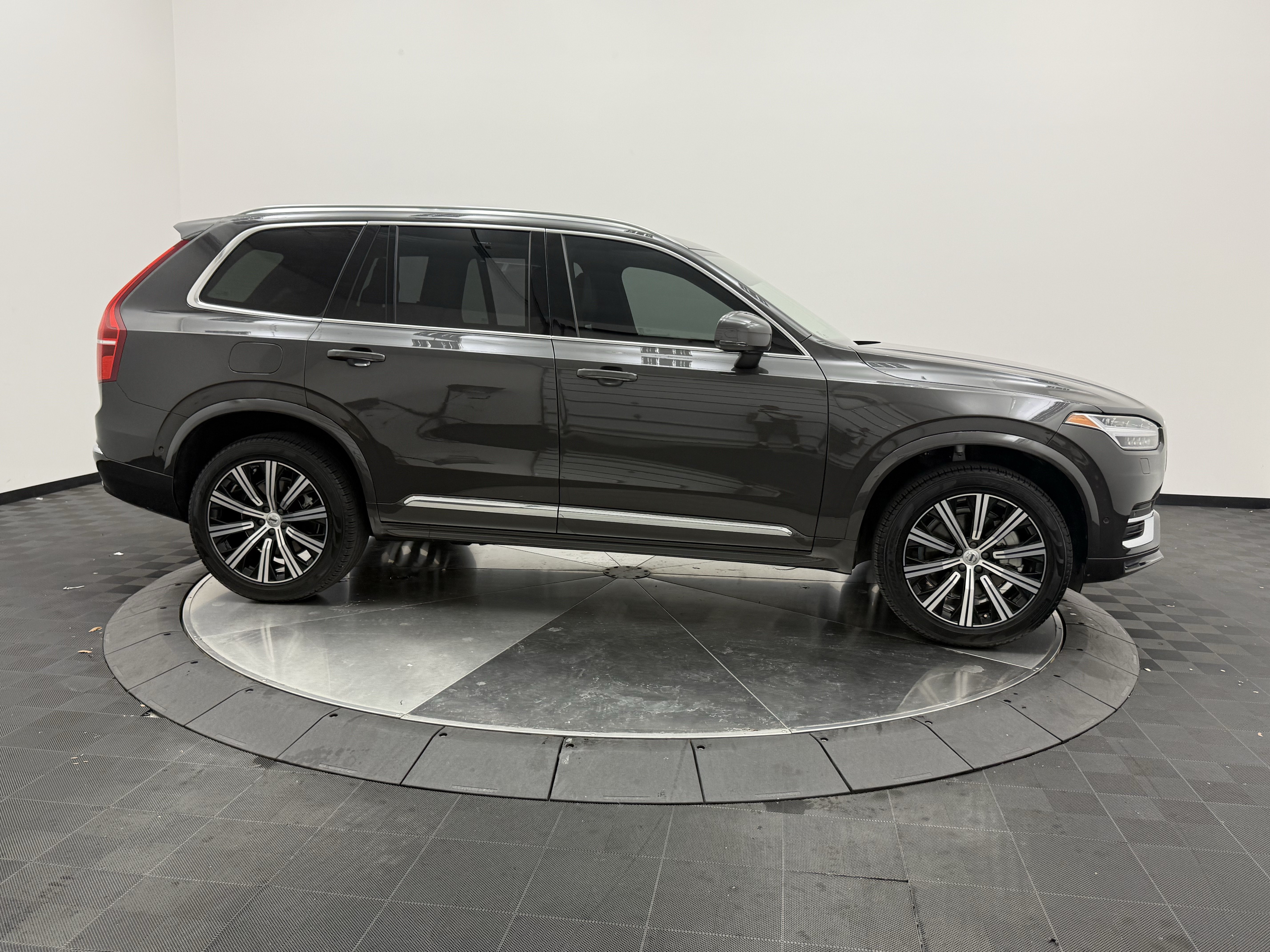 Certified 2024 Volvo XC90 B6 Plus AWD/4WD image 8