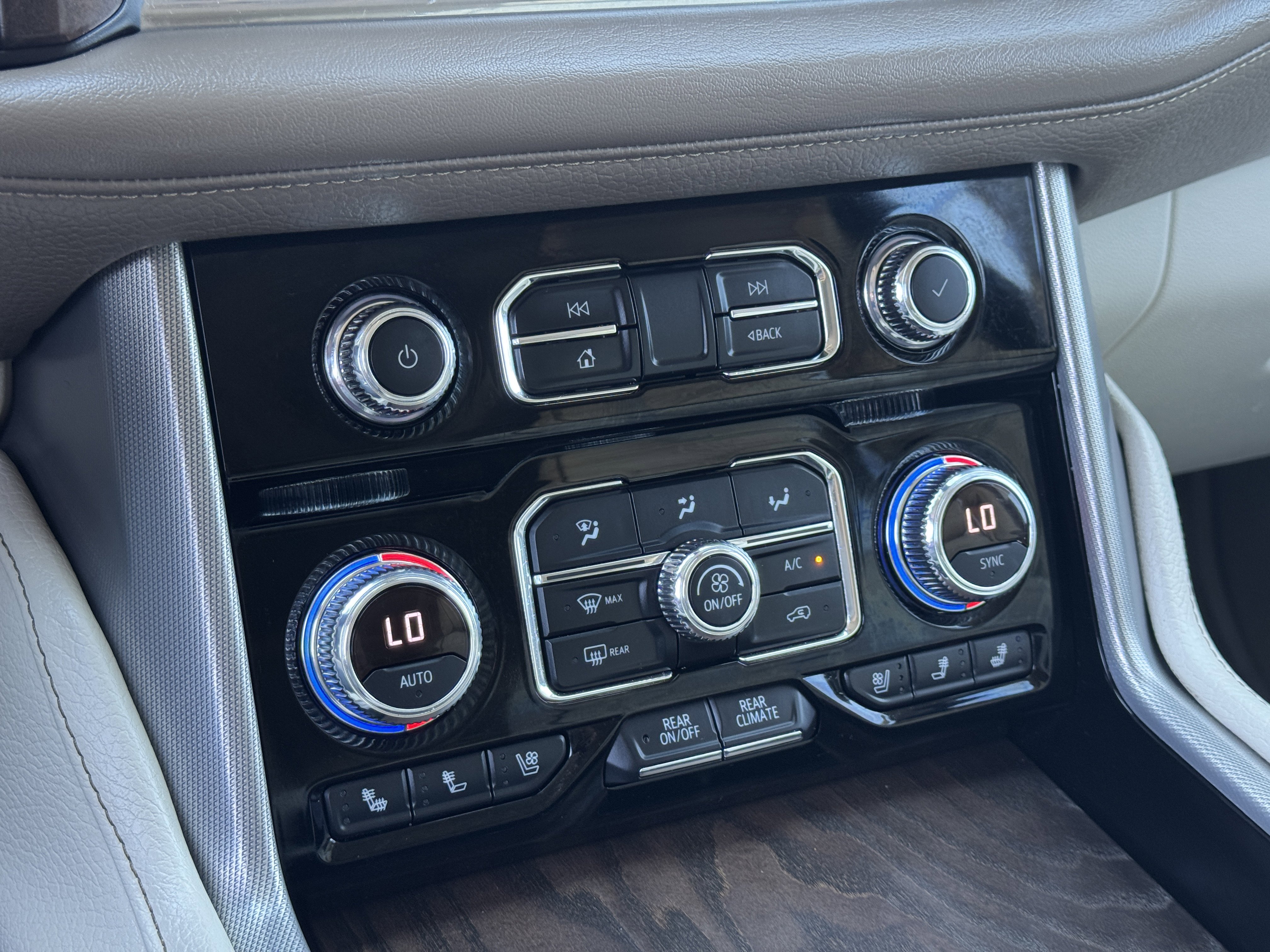 Certified 2021 GMC Yukon Denali image 28