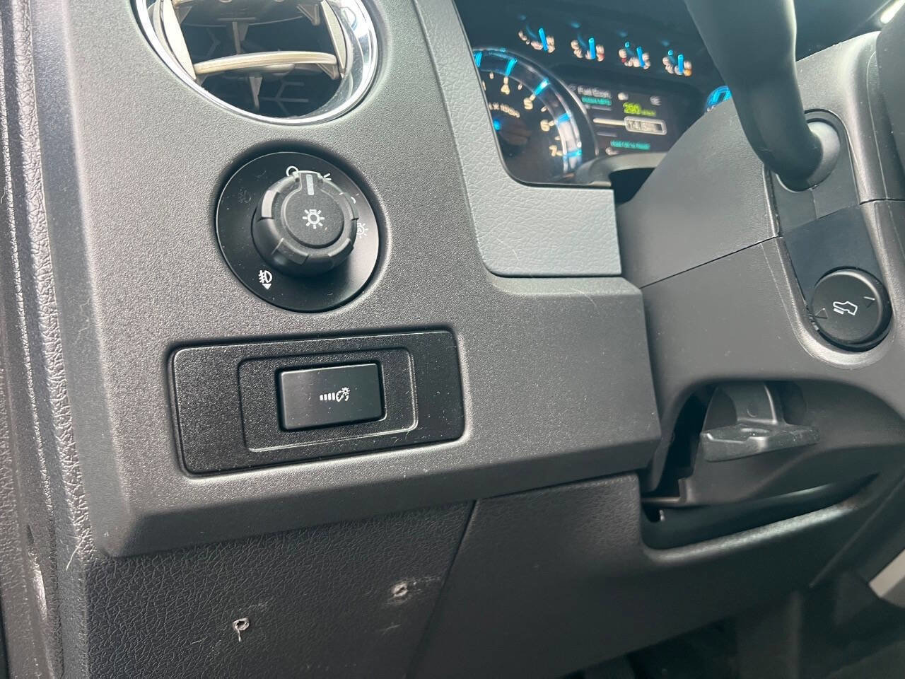 Used 2013 Ford F150 XLT w/ Luxury Equipment Group image 21