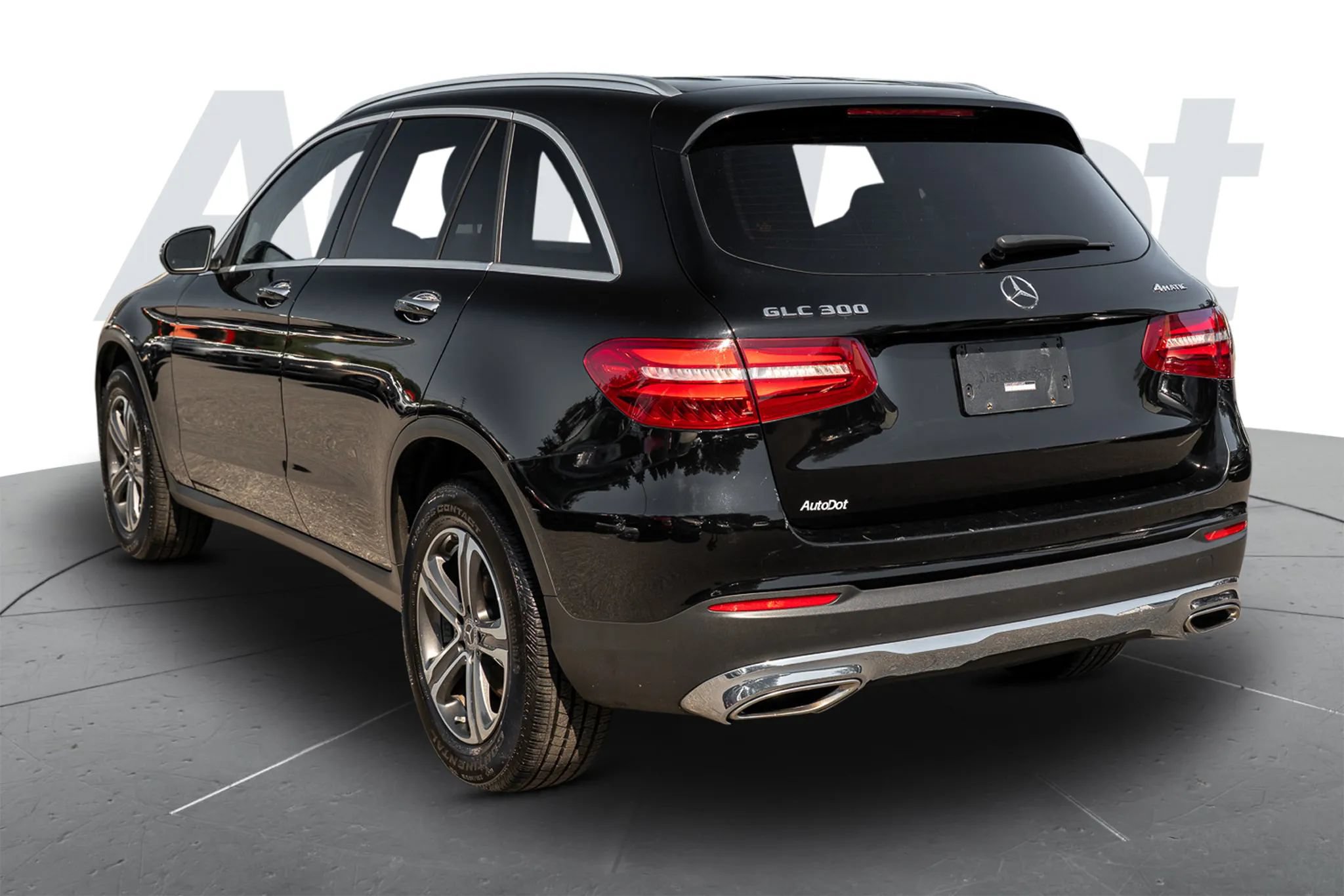 Used 2019 Mercedes-Benz GLC 300 4MATIC w/ Premium Package image 2