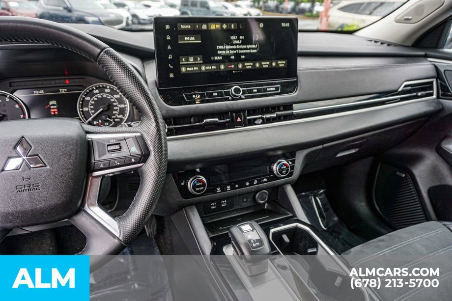 Used 2025 Mitsubishi Outlander SE FWD image 34