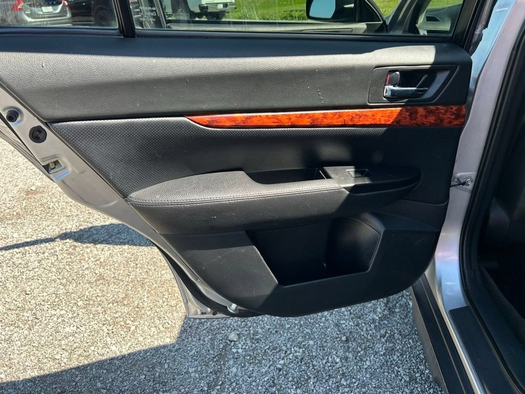 Used 2012 Subaru Outback 2.5i Limited w/ Moonroof Pkg AWD/4WD image 11