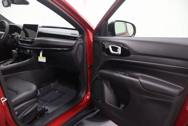 Used 2026 Jeep Compass Latitude AWD/4WD image 18