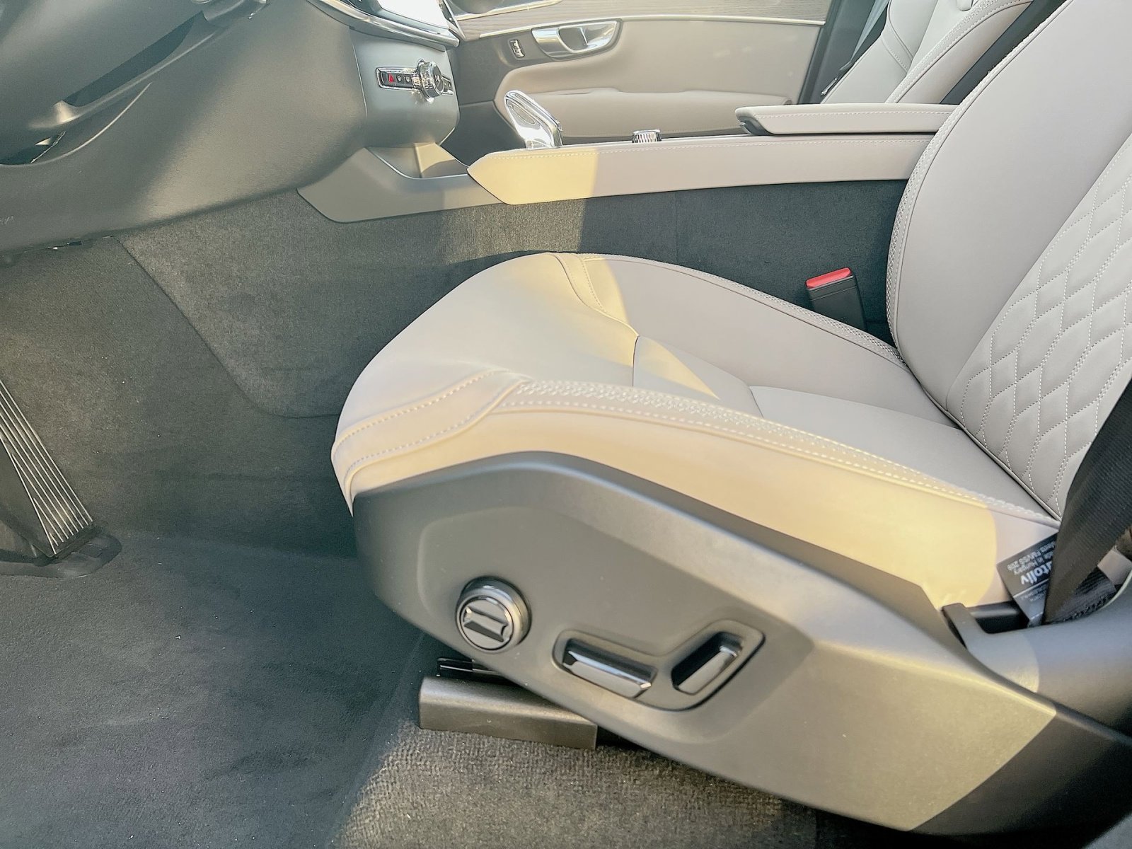 New 2026 Volvo XC90 T8 Plus w/ Protection Package Premier image 14