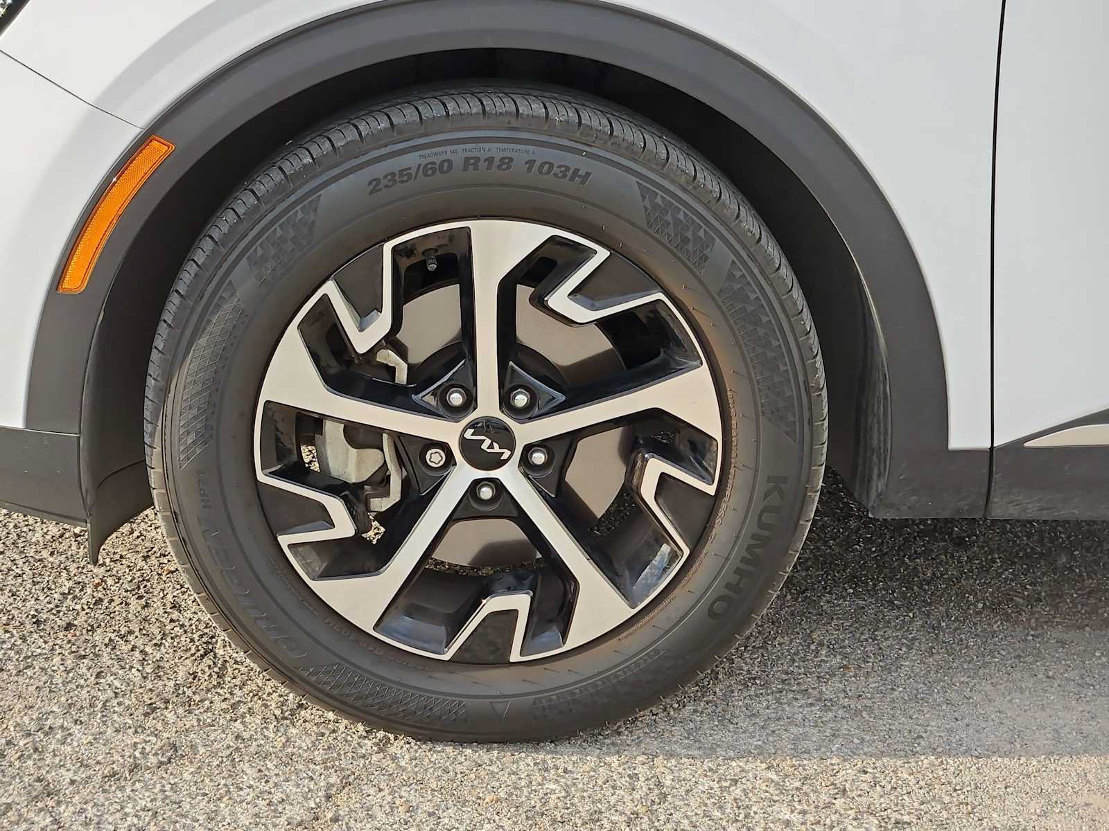 Used 2025 Kia Sportage EX FWD image 11
