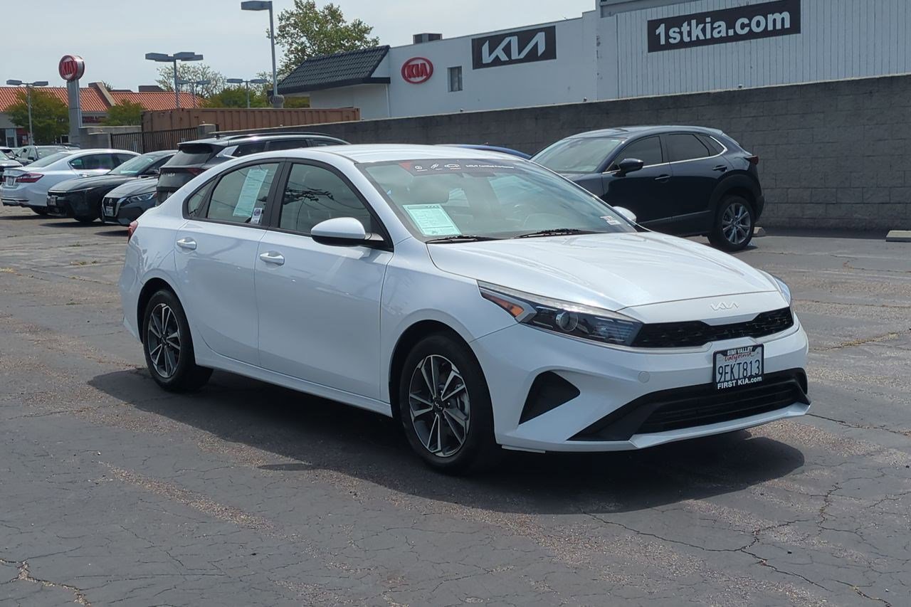 Certified 2023 Kia Forte LXS image 3