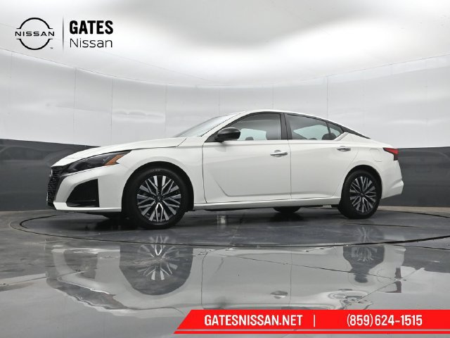 Used 2025 Nissan Altima 2.5 SV FWD image 39