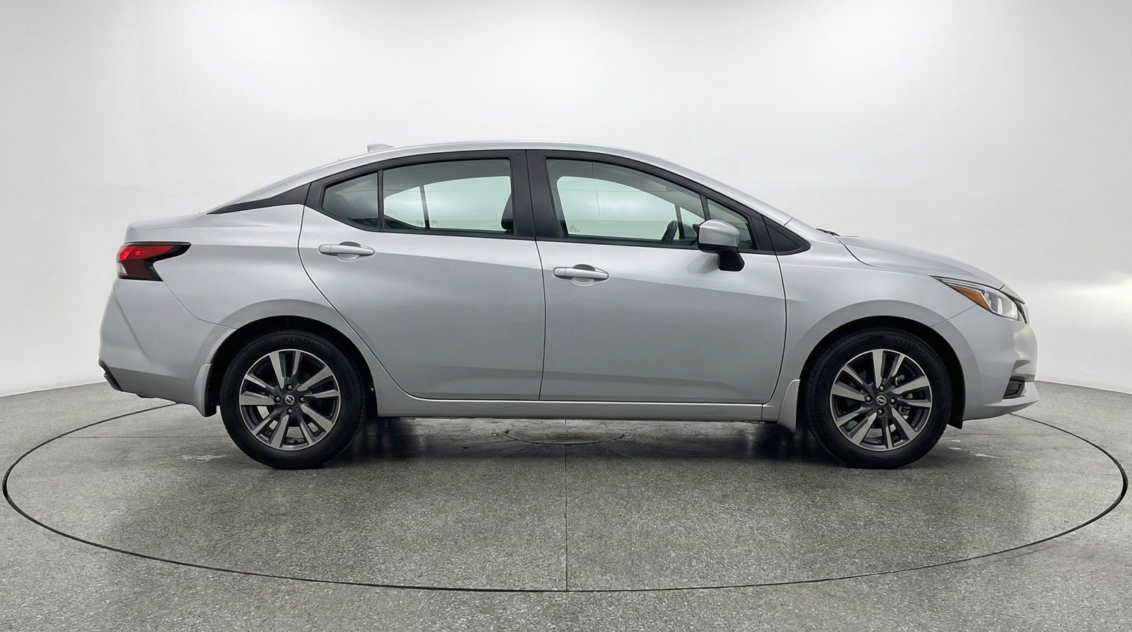 Used 2025 Nissan Versa SV image 11