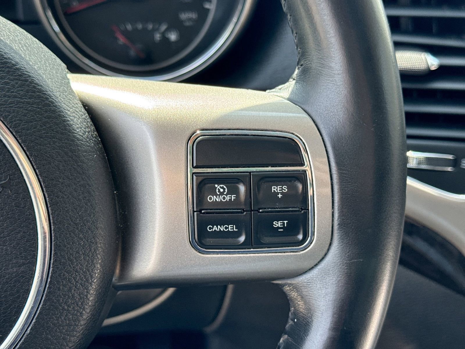 Used 2012 Jeep Grand Cherokee Altitude AWD/4WD image 26