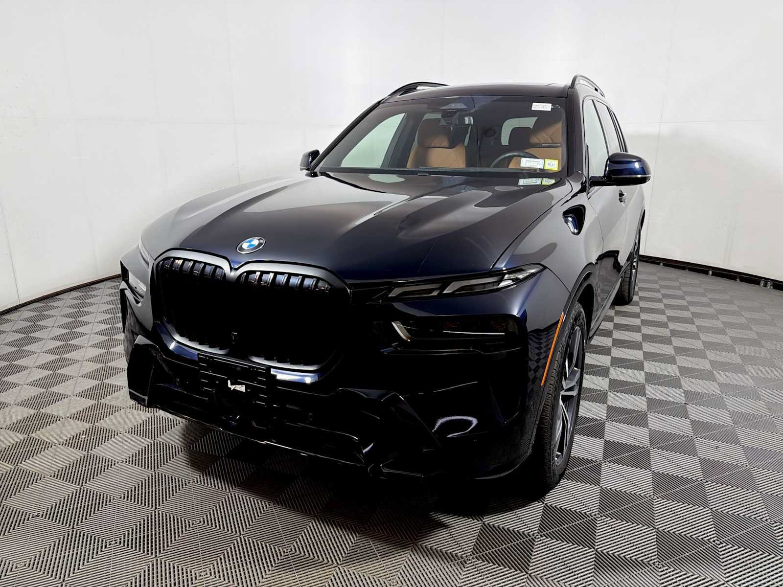 Used 2024 BMW X7 xDrive40i w/ M Sport Package AWD/4WD image 3