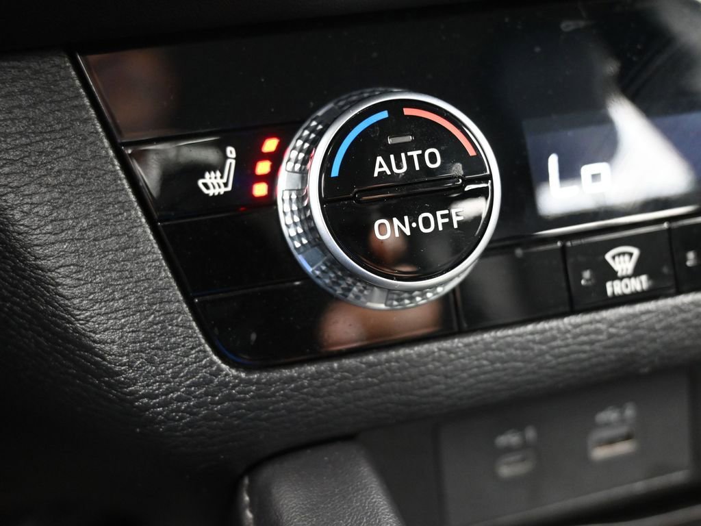 Used 2023 Mitsubishi Outlander SE image 29