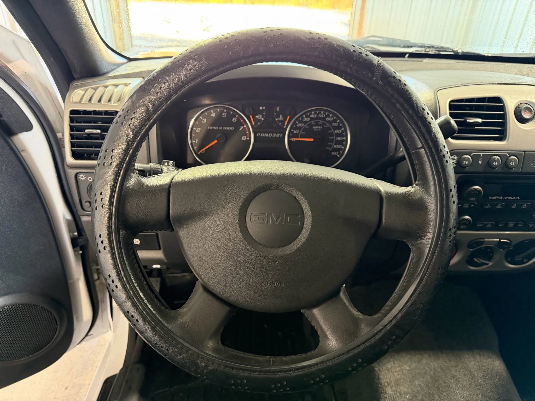 Used 2011 GMC Canyon SLE image 25