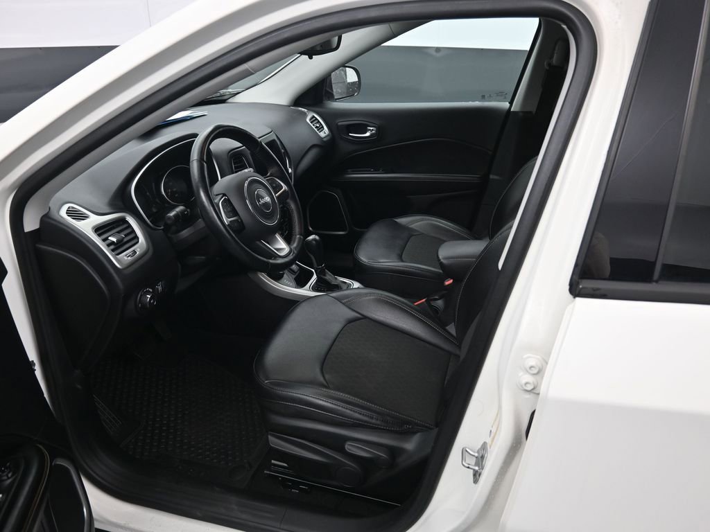 Used 2020 Jeep Compass Latitude w/ Cold Weather Group image 9