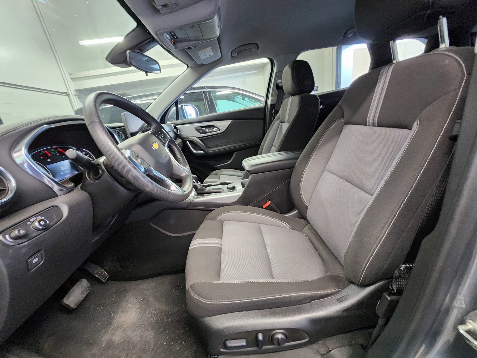 Used 2025 Chevrolet Blazer LT FWD image 17