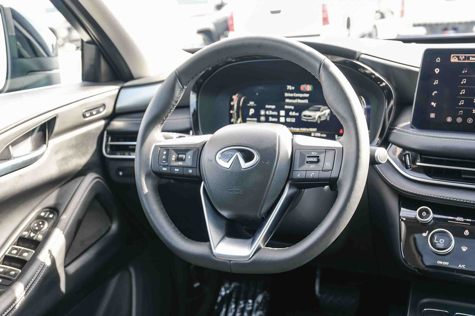 Used 2026 INFINITI QX60 Pure w/ Cargo Package FWD image 17
