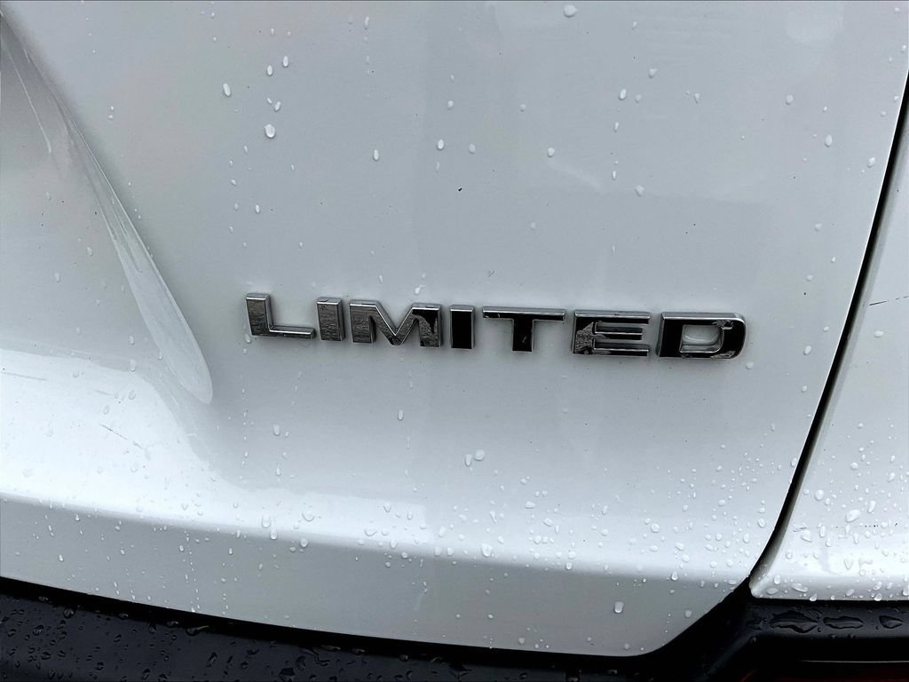 Used 2019 Jeep Cherokee Limited AWD/4WD image 28