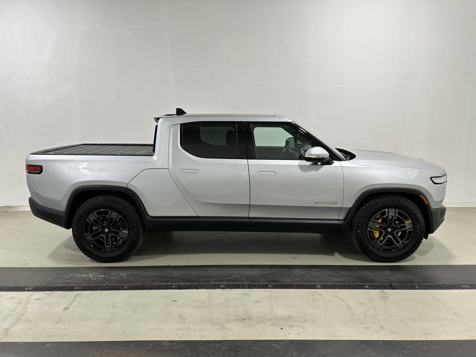 Used 2022 Rivian R1T Launch Edition AWD/4WD image 6