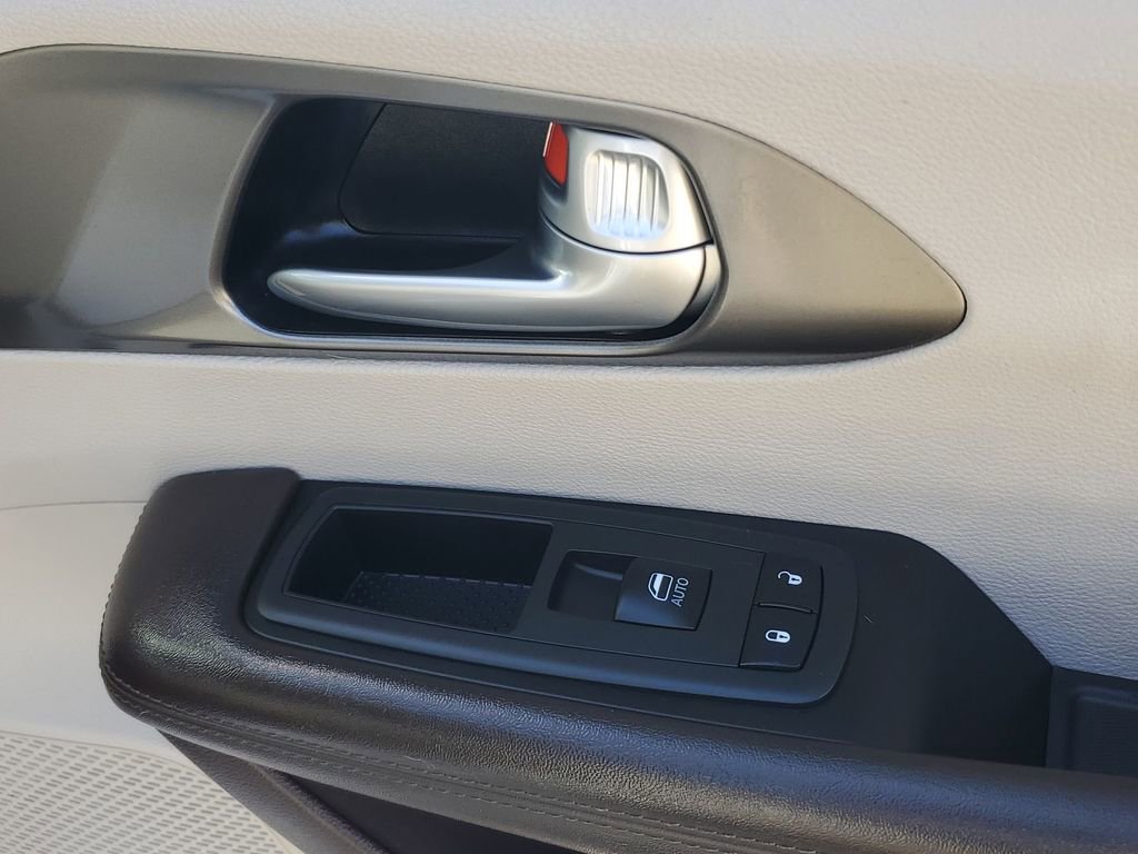 Used 2019 Chrysler Pacifica LX image 44