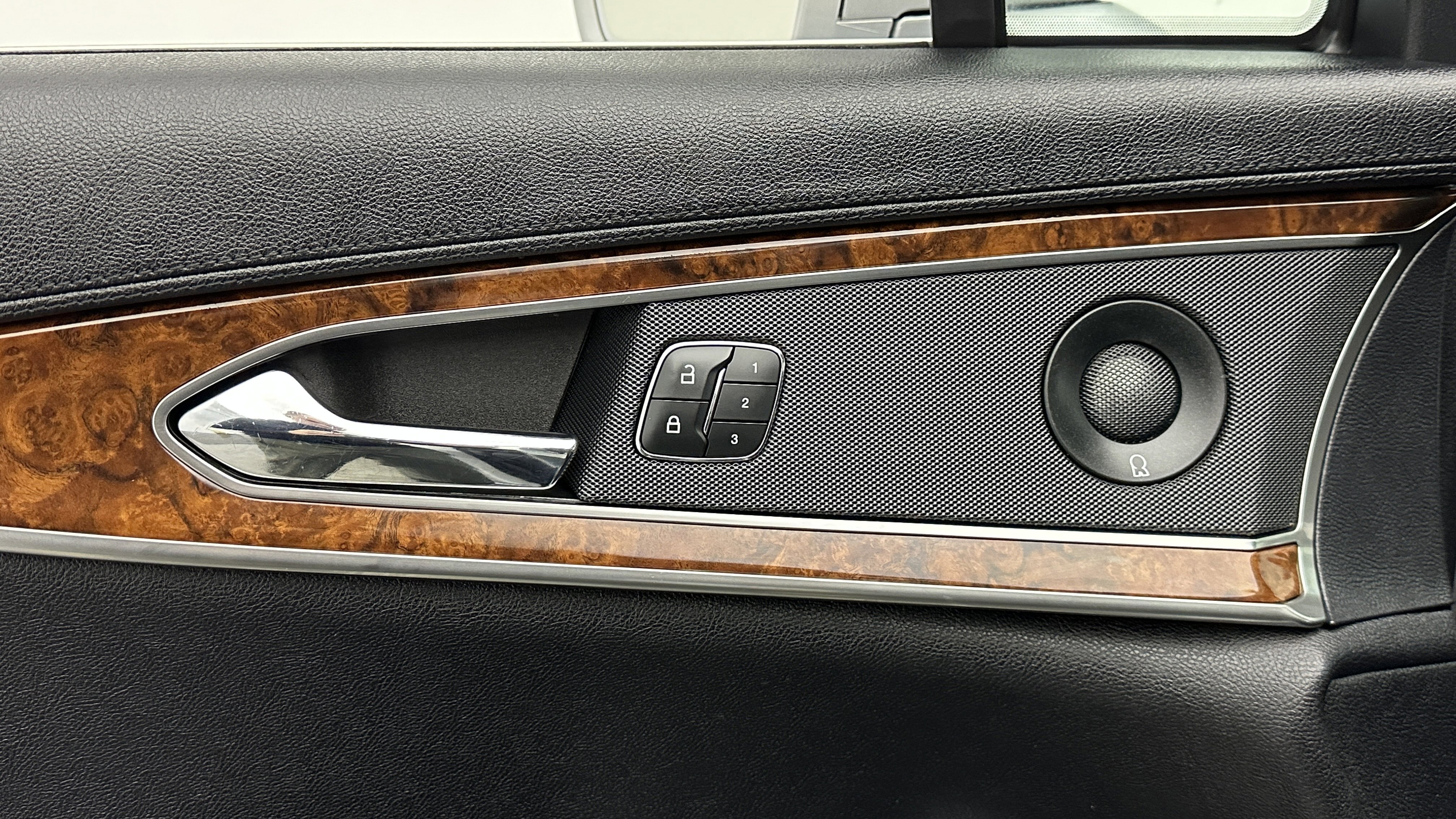 Used 2020 Lincoln Nautilus Reserve w/ Equipment Group 201A image 15