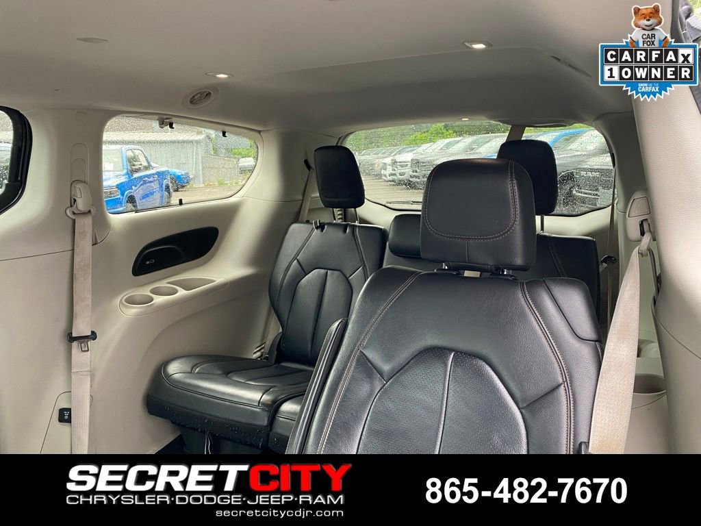 Used 2017 Chrysler Pacifica Touring-L Plus w/ Tire & Wheel Group FWD image 9