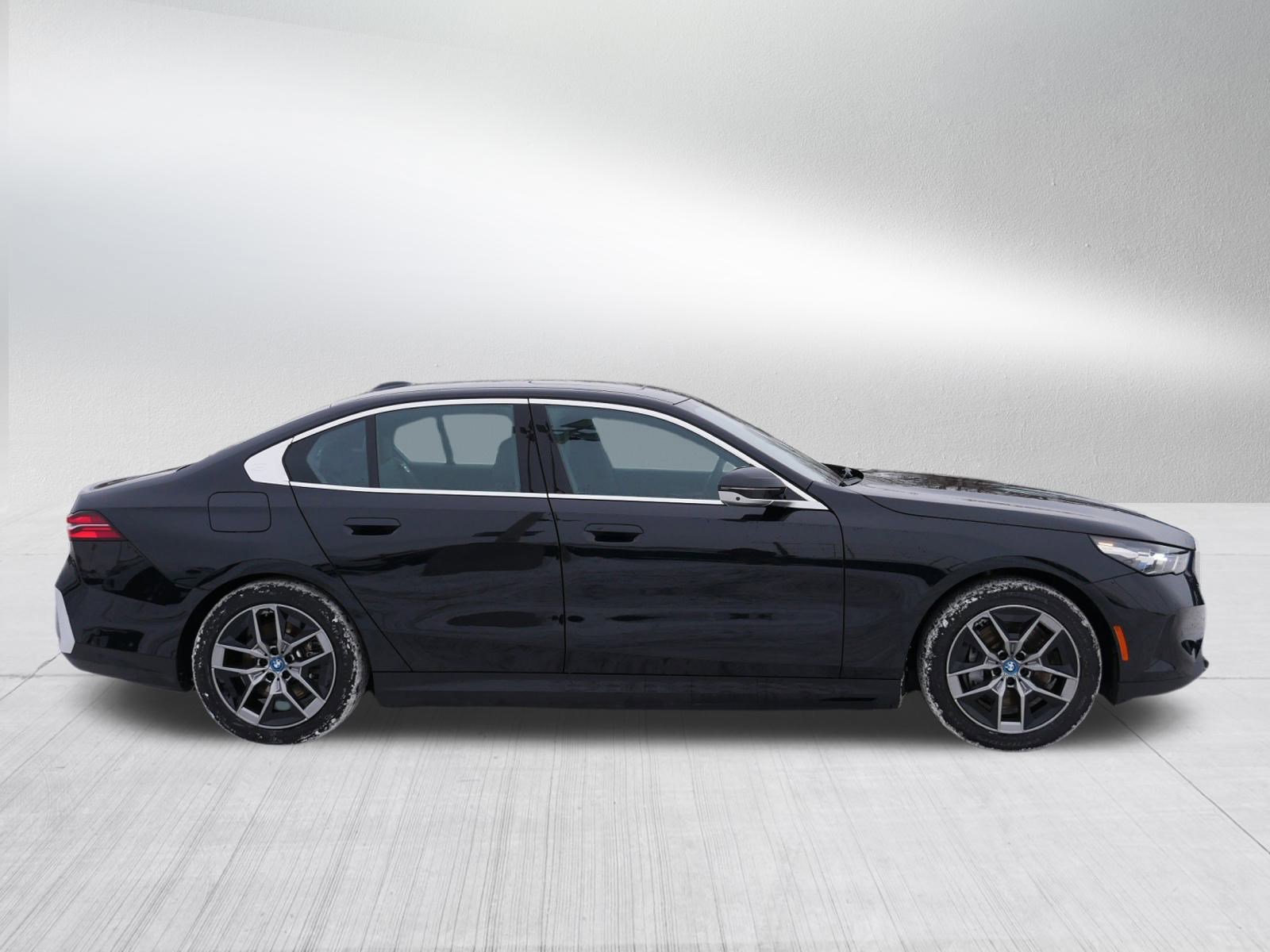 Used 2024 BMW i5 eDrive40i w/ Premium Package image 8