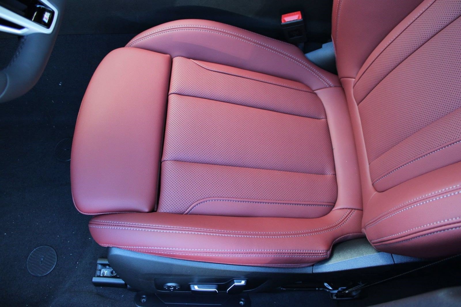 Used 2026 BMW 330i Sedan w/ M Sport Package RWD image 15