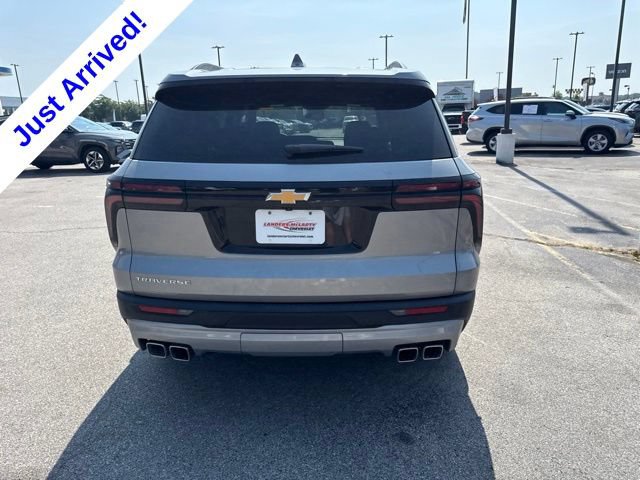 Used 2026 Chevrolet Traverse LT FWD image 4