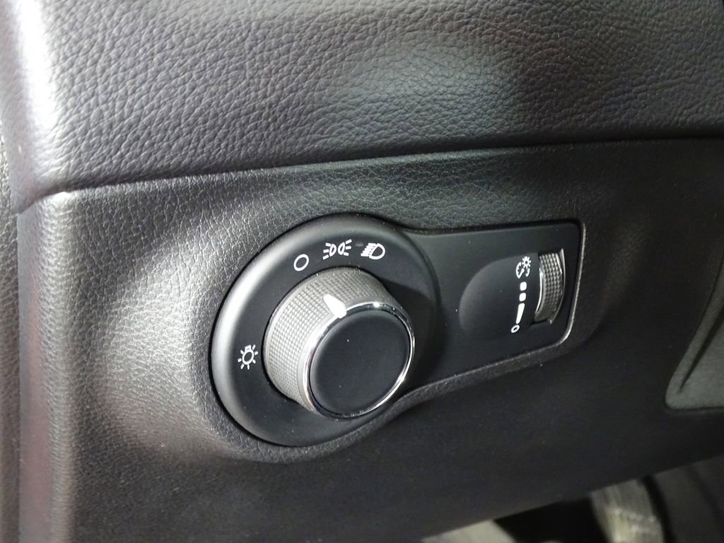 Used 2018 Jeep Compass Sport w/ Mopar Graphics Package image 18