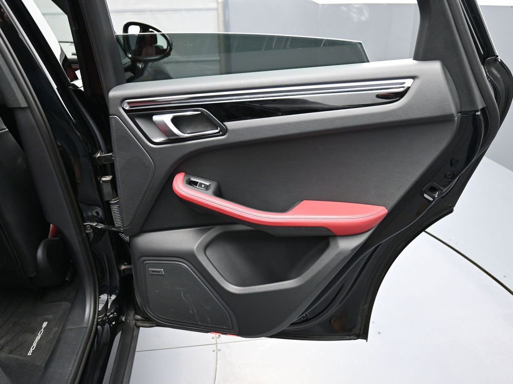 Certified 2024 Porsche Macan image 25