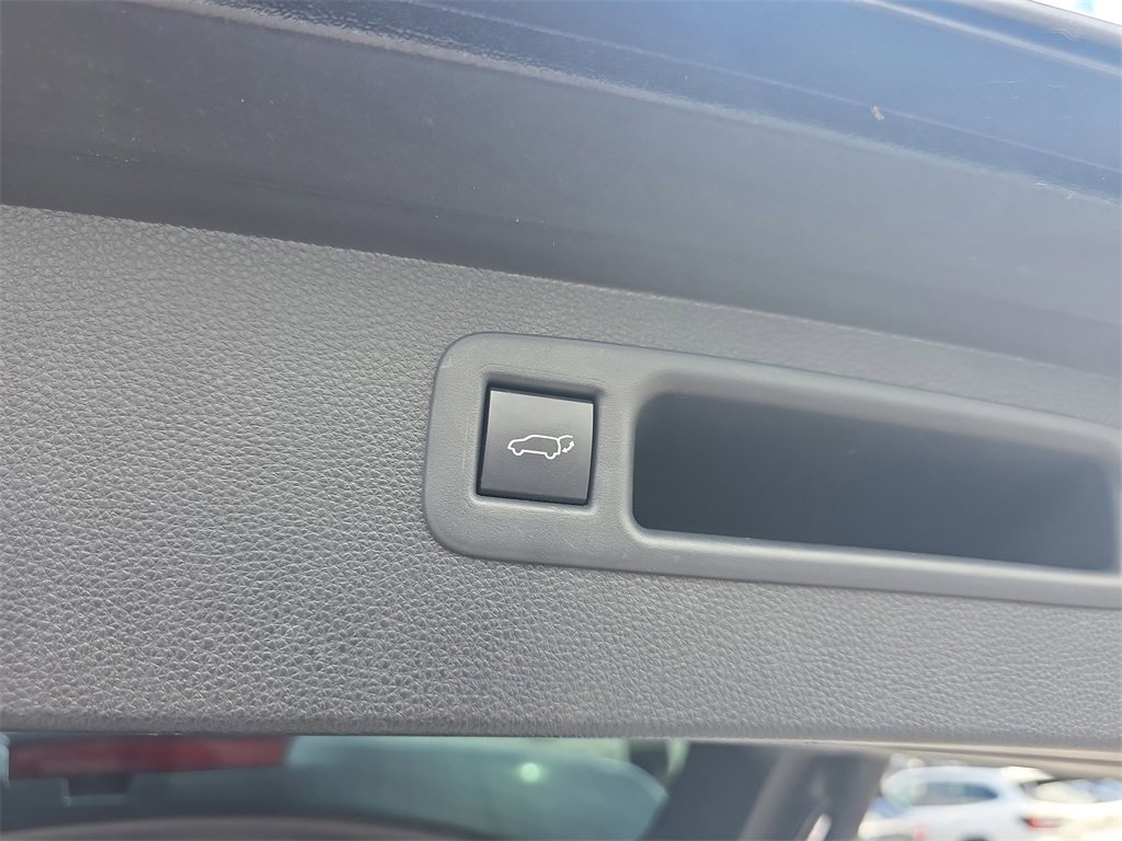 Used 2021 Toyota Highlander XLE image 9