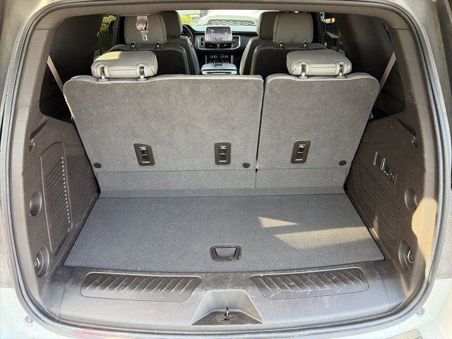 Used 2023 GMC Yukon SLT w/ SLT Premium Package image 6
