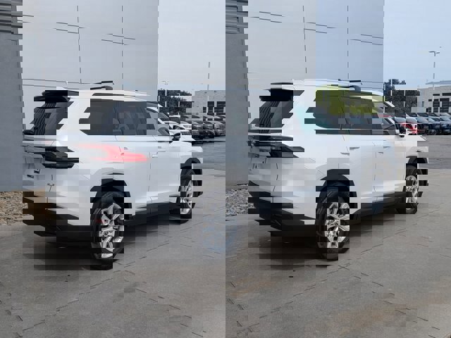 Used 2025 Toyota Grand Highlander FWD image 4