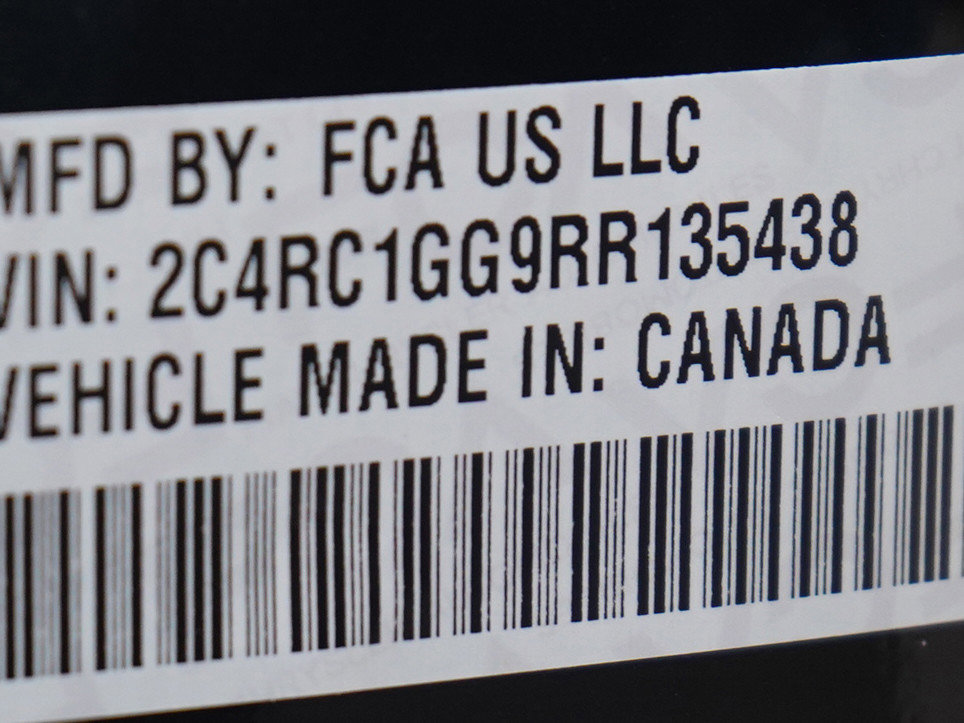 Used 2024 Chrysler Pacifica Limited image 32