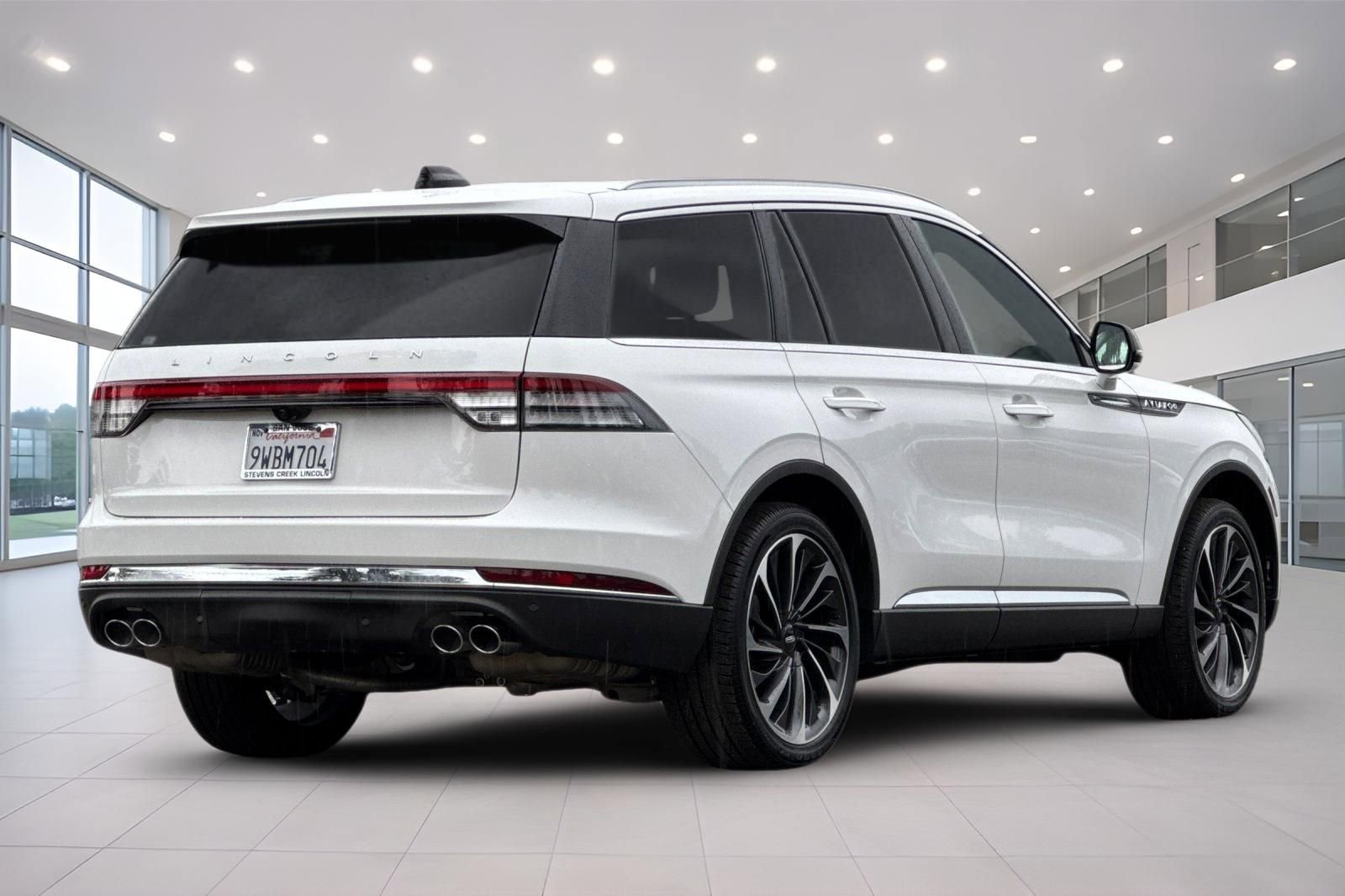 Used 2025 Lincoln Aviator Reserve w/ Luxury Package image 4