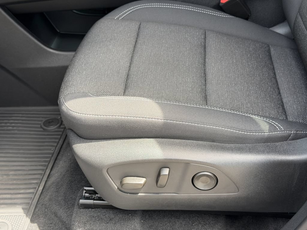 Used 2026 Chevrolet Traverse LT FWD image 25