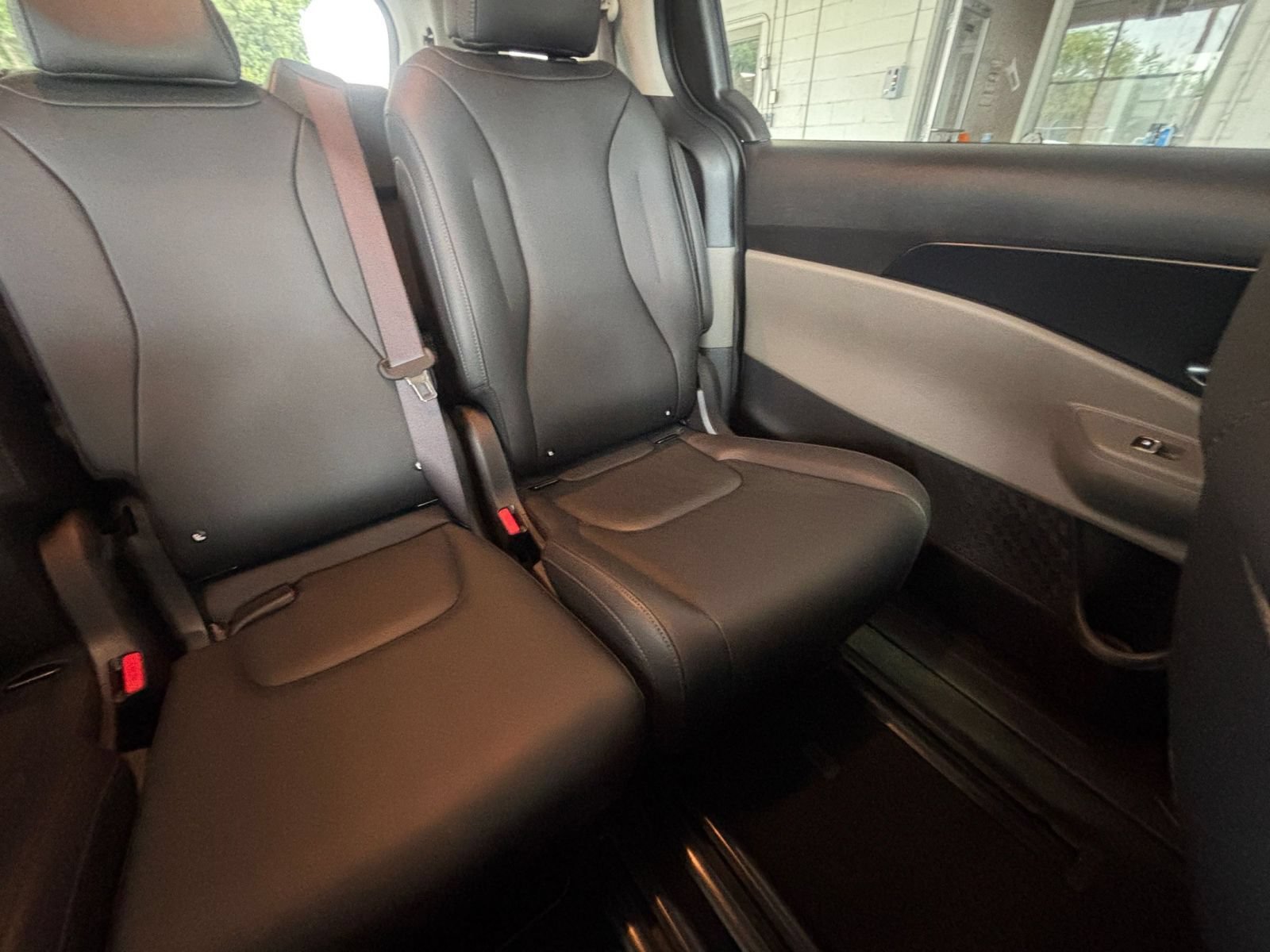 Used 2026 Kia Carnival FWD image 38