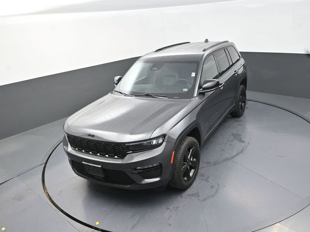 Used 2025 Jeep Grand Cherokee Limited w/ Black Appearance Package AWD/4WD image 26
