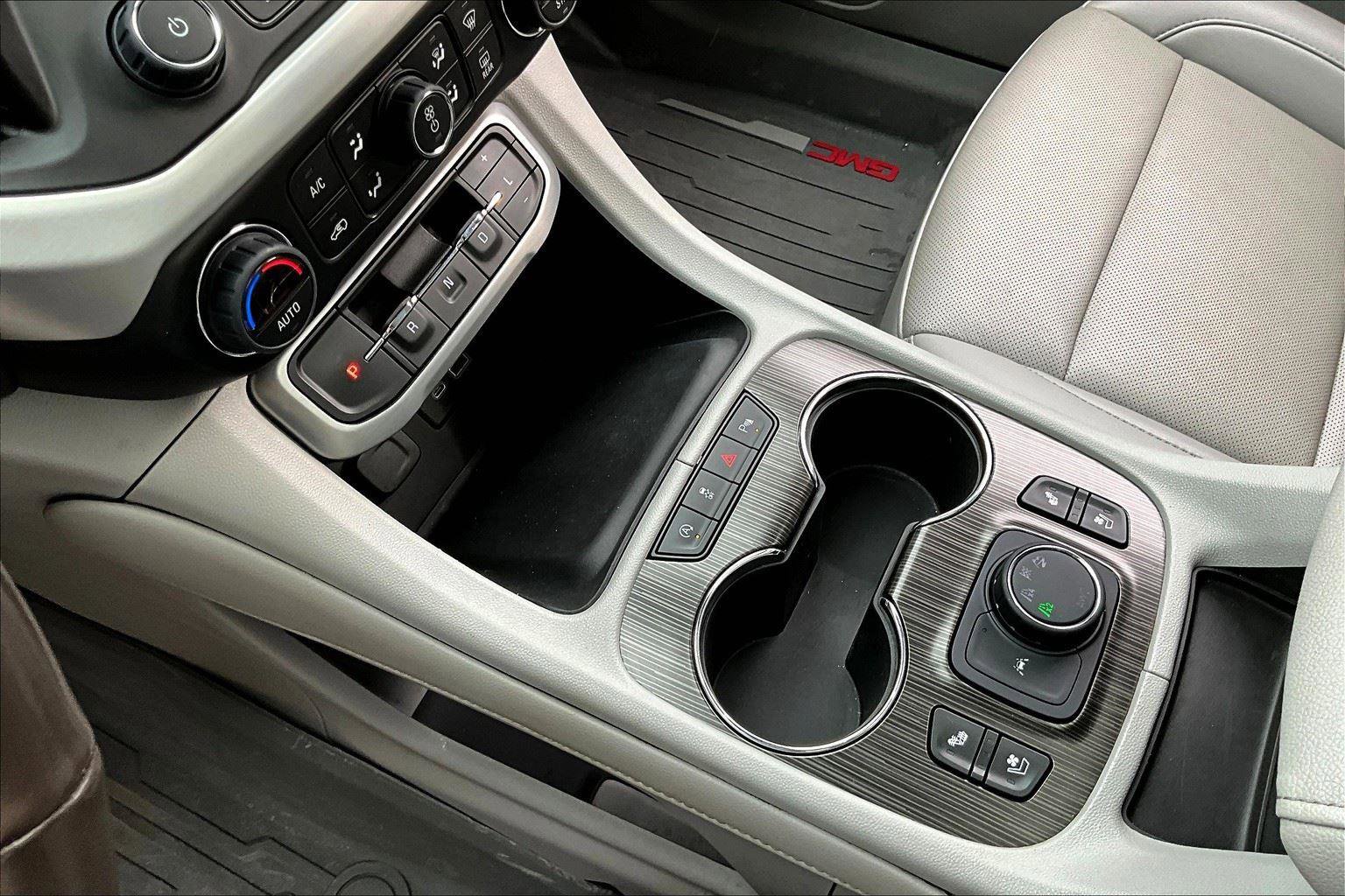 Used 2022 GMC Acadia SLT w/ Technology Package image 16