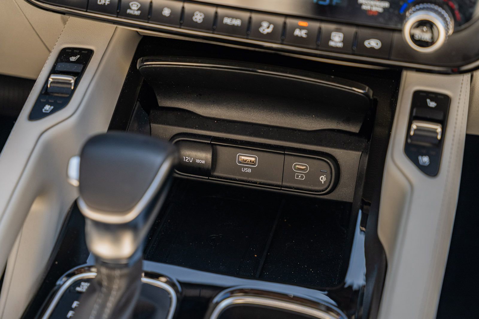 Used 2023 Kia Telluride EX w/ EX Captain's Chair Package image 32