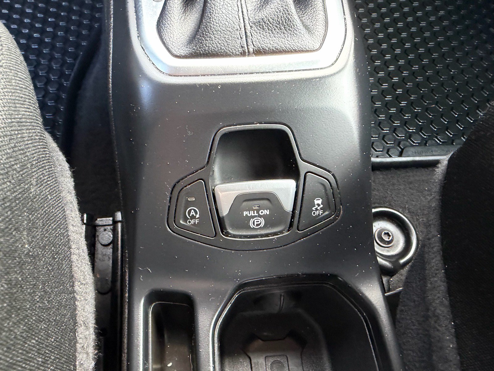Used 2023 Jeep Renegade Latitude AWD/4WD image 35